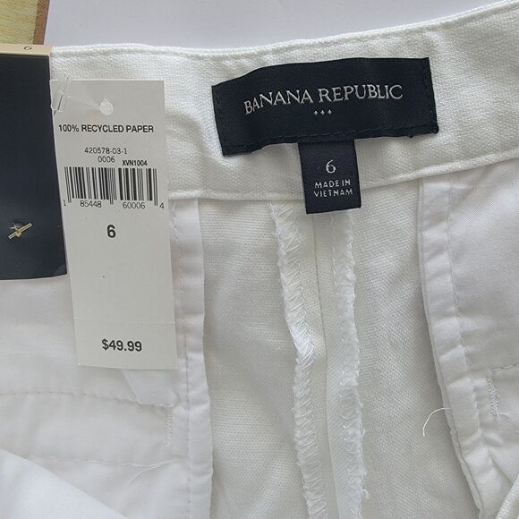 banana republic womens Mid Rise Chino Short size 6 button detail - Picture 5 of 6